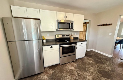 Virginia House | The Blue Jay - Cozy 1-bedroom house in Virginia with WiFi, sleeps 4