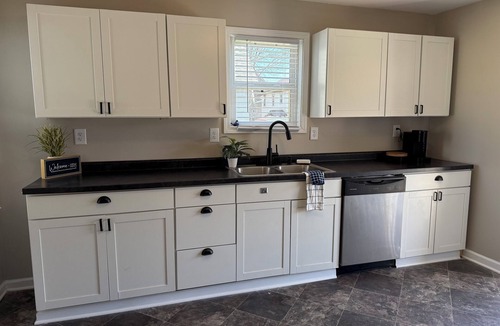 Virginia House | The Blue Jay - Cozy 1-bedroom house in Virginia with WiFi, sleeps 4