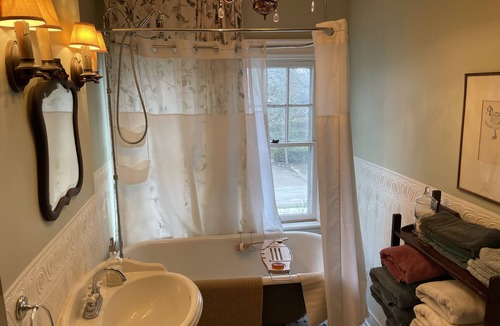 Midland Bed & Breakfast | The Captain's House bed & breakfast