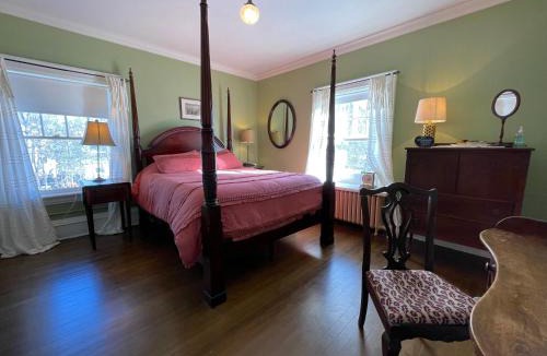 Midland Bed & Breakfast | The Captain's House heritage bed & breakfast