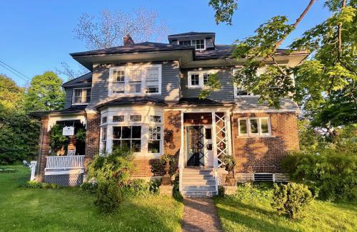 Midland Bed & Breakfast | The Captain's House heritage bed & breakfast