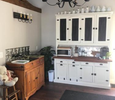 Paris Apartment | The Carriage House Flat - Downtown Paris Canada