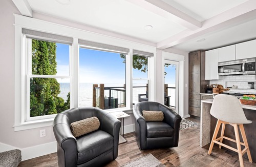 Lakeside - Lester Park Cottage | The Carriage House on Lake Superior I Lakeshore & Views I by Relax Open Air