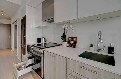 Garden District Hotel | The Cityscape by Instant Suites | PentHouse Unit