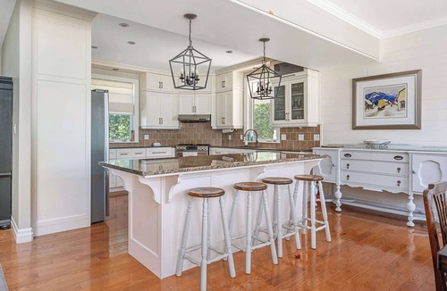 Milford House | The County Lakehouse - Waterfront w Hot Tub