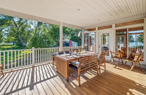 Milford House | The County Lakehouse - Waterfront w Hot Tub