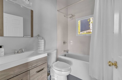 Prince Edward House | The Cove | Lake on the Mountain | 2 Bedrooms
