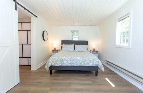 Alexandria House | The Cowdry Cottage - Pet-Friendly - Canoe - Bikes