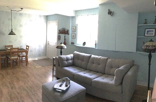 Vankleek Hill Apartment | THE DAISY HOUSE - Artist Retreat