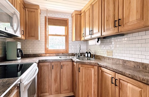 Alexandria Cabin | The Darling Cabin, 60's Charm + Modern Flair
