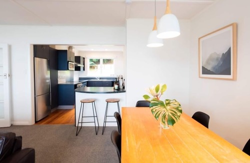 Calversham House | The Eagle's Nest: stunning views, close to beach