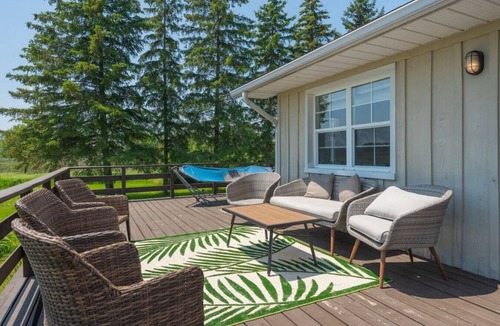 Belleville House | The Farmhouse ~ Luxury 5BR ~ Waterfront ~ Bay View ~ WFH ~ Gym