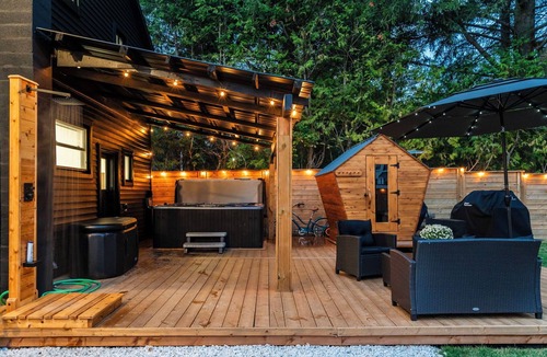 Victoria Harbour Cottage | The Georgian Bay Cottage - Hot Tub + Sauna + Fire-pit + More!