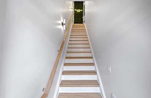 Belleville Apartment | The Goodman: Front Street Flats