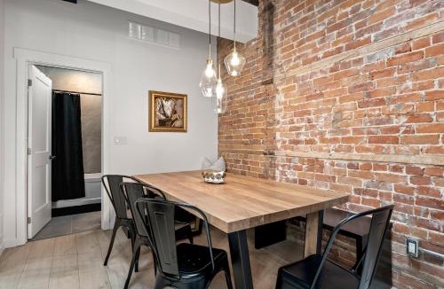 Belleville Apartment | The Goodman: Front Street Flats