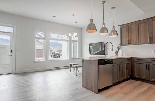 Osoyoos Cottage | The Great Osoyoos Escape Bottom Suite