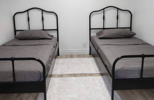 Bolsover Cottage | The Greenhouse Cottage - 2 BRS + Bunkie (Pet Friendly)!!