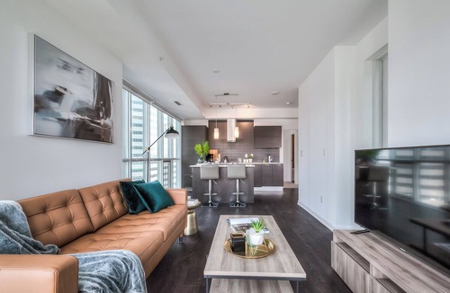 Garden District Apartment | The Greenville Deluxe Suites & Towers