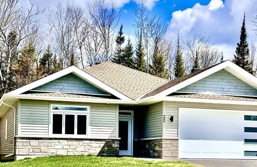 North Bay House | The Greystone Executive Bungalow - Ski Ridges Estate