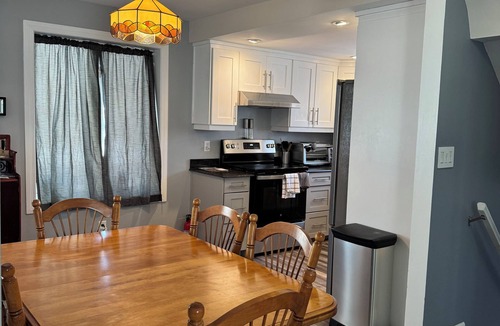 Algoma District House | The Gryphon - Elliot Lake - 6-8 people