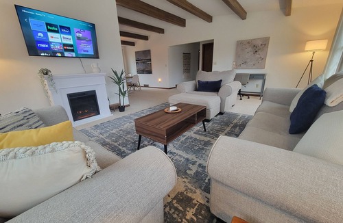 Rochester Apartment | The Gwen/Charming 2-bedroom upstairs apartment in quiet duplex