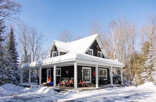 Eagle Lake Cottage | The Hidden Porch at Sir Sam's (hot tub & sauna)