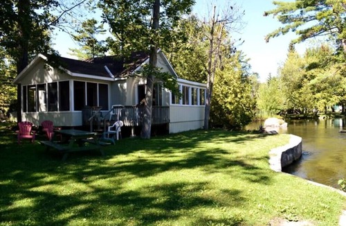 Selwyn House | The Hideaway - 3-bedroom Waterfront Cottage