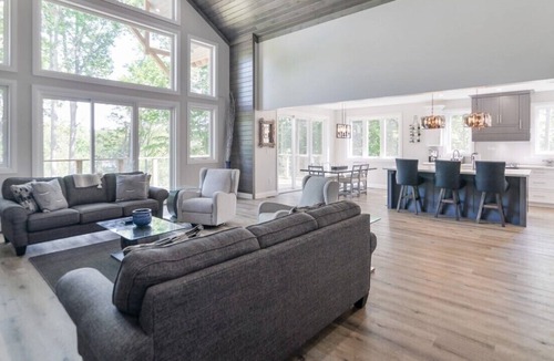 Centre Hastings House | The Lake House provides luxury and prestige!