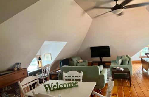 Port Colborne House | The Lakeview Loft