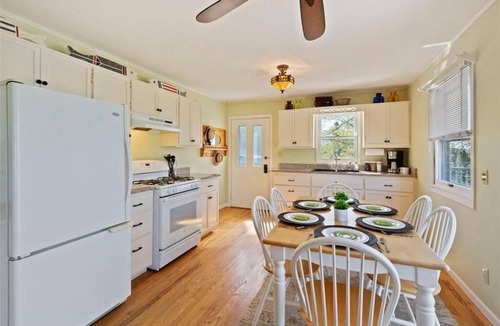 Annandale Cabin | The Landing Spot on Clearwater Lake