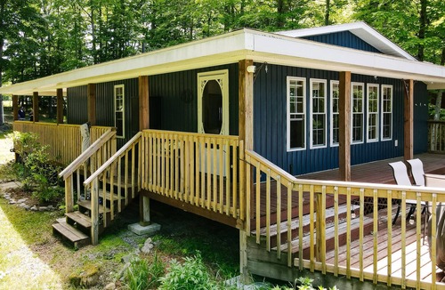 Haliburton Cottage | The Little Fox Cottage - On the water, 3 min to town