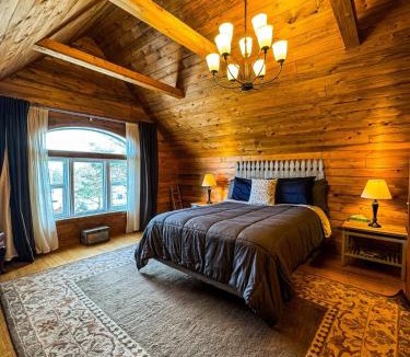 Willmar Apartment | THE LOFT 3 level urban cabin with a HUGE patio!