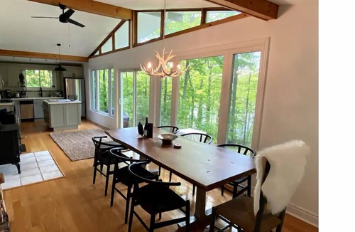 Frontenac Cottage | The Lowry Lakehouse, your South Frontenac cottage retreat
