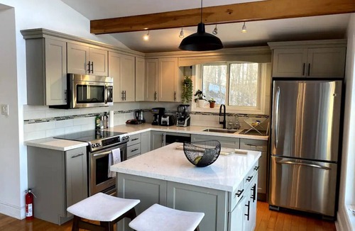 Frontenac Cottage | The Lowry Lakehouse, your South Frontenac cottage retreat