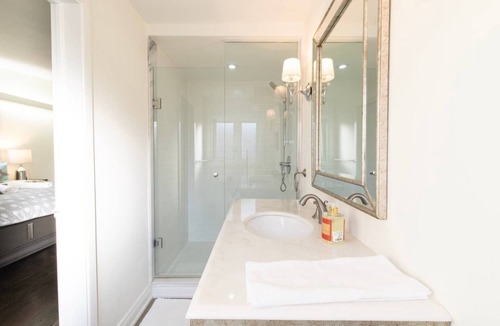 Bathurst Manor House | The LUX House with Yoga Room [4 bedrooms + 2 bath]