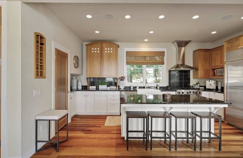 Navarre House | The Luxury Lake Minnetonka Home, Hot Tub, Captain Services, 4 Bedrooms, on lake