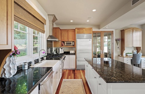 Navarre House | The Luxury Lake Minnetonka Home, Hot Tub, Captain Services, 4 Bedrooms, on lake