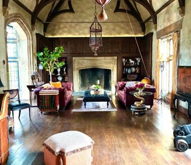 Bryant Bed & Breakfast | The Mayfair Castle