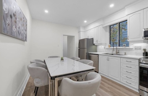 Little Italy Hotel | The Montrose - Free Parking - Downtown
