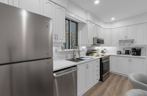 Little Italy Hotel | The Montrose - Free Parking - Downtown