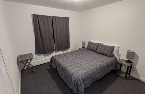 Moorhead House | The Moorhead Place. Dog friendly, warm home near colleges and medical centers