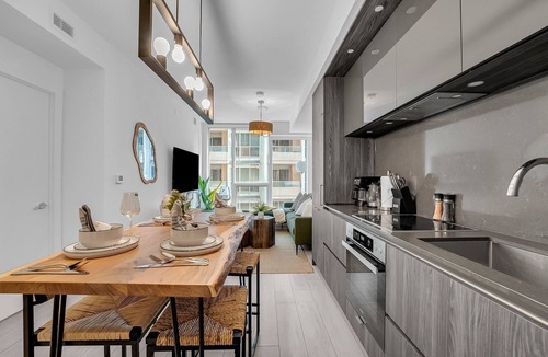 Toronto Entertainment District Apartment | The Noho Signature Collection
