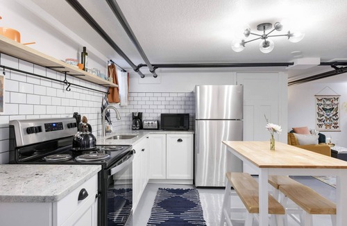 Union Park Apartment | The Nook Studio Apartment - Centrally located in the Twin Cities!