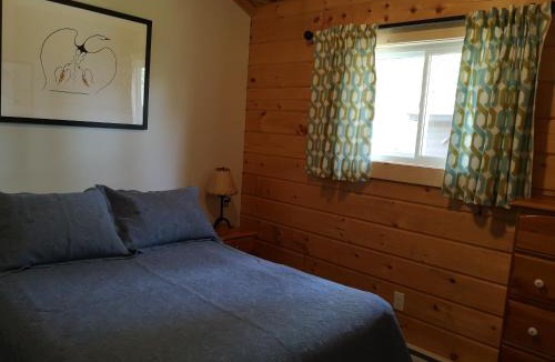 Algonquin Highlands Resort | The Pines Cottage Resort
