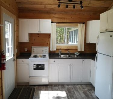 Algonquin Highlands Resort | The Pines Cottage Resort