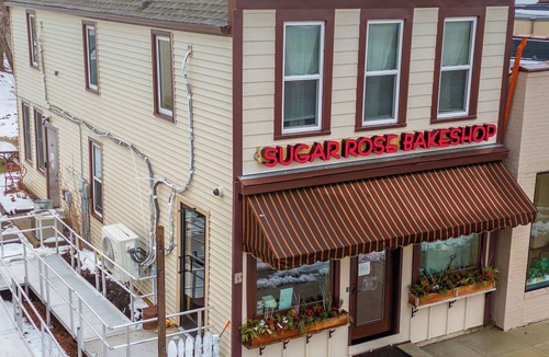 New Prague Apartment | The Poppy Seed Inn -Rose Suite