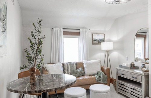 New Prague Apartment | The Poppy seed Inn -The Anna Suite