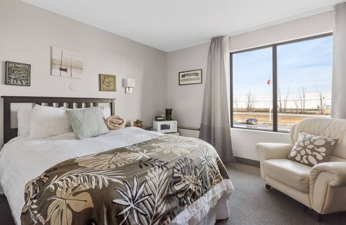 The Nation House | The Restauparc Motel! A relaxing and affordable experience.