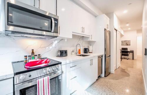 Downtown Toronto Hotel | The Roland Inviting 2BR Basement Suite in Downtown Toronto