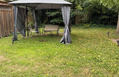 Brantford House | The Rustic: A Comfy 5 bedroom home open to longterm stays